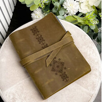 Изображение  Кожаный блокнот Professional Journals «Вышиванка» (модель Аляска), Цвет: Olive