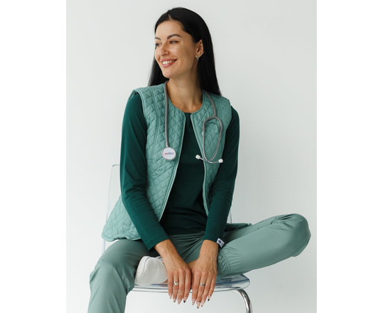 Изображение 2 Медицинская утепленная жилетка женская Женева оливковая р. 44-46, "БЕЛЫЙ ХАЛАТ" 366-327-844, Размер: 44-46, Цвет: оливковый