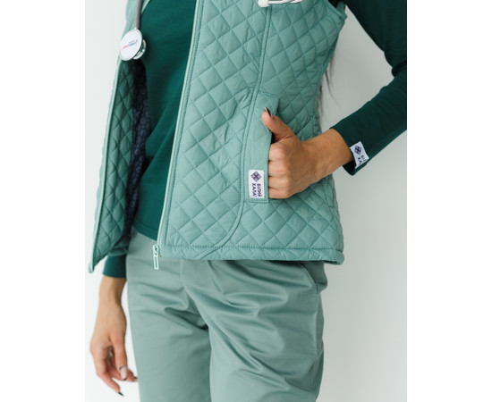 Изображение 6 Медицинская утепленная жилетка женская Женева оливковая р. 44-46, "БЕЛЫЙ ХАЛАТ" 366-327-844, Размер: 44-46, Цвет: оливковый