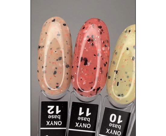 Изображение 2 Камуфлирующая база LUXTON Onyx Base №012 телесная беж с черно-белыми хлопьями и персиковой поталью, 15 мл, Объем (мл, г): 15, Цвет: 012