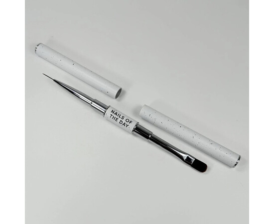 Изображение 7 Двусторонняя кисточка для маникюра лайнер 11 мм + плоский овал 11 мм Nails of the Day Brush 2-in-1