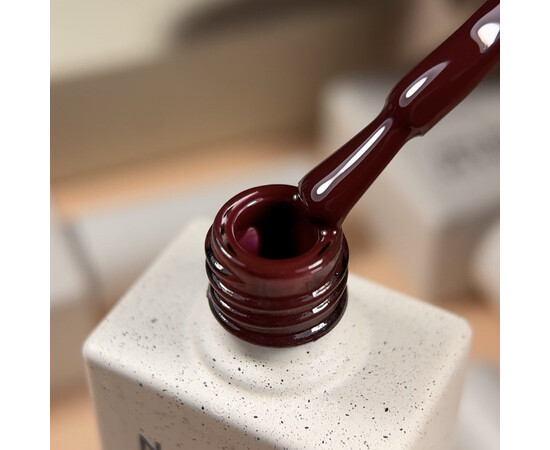 Изображение 4 Nails of the Day Gel polish Burgundy – перекрывающийся в один слой темно-бордовый гель-лак 10 мл, Объем (мл, г): 10, Цвет: 150 Burgundy