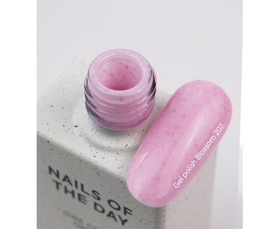 Изображение 2 Nails of the Day Gel polish Blossom – нежно-розовый с золотой поталью гель-лак для ногтей, перекрывающий в один слой, 10 мл., Объем (мл, г): 10, Цвет: 207 Blossom