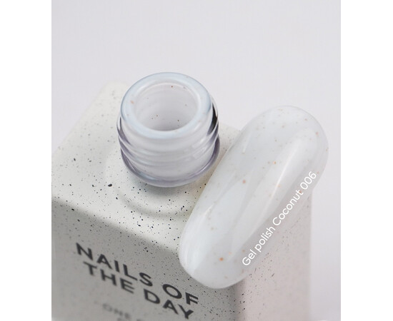 Изображение 2 Nails of the Day Gel polish Coconut – молочно-белый с золотой поталью гель-лак для ногтей, перекрывающий в один слой, 10 мл, Объем (мл, г): 10, Цвет: 006 Coconut