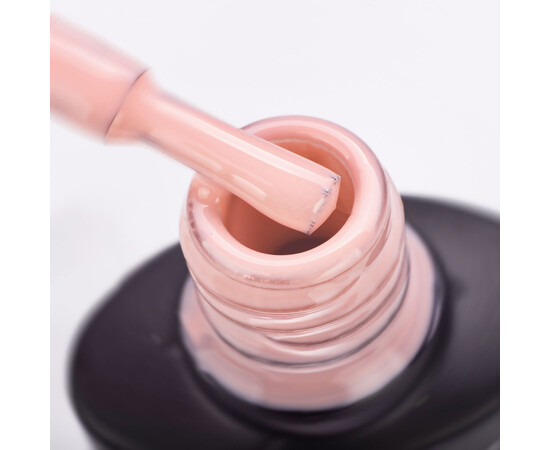 Зображення 2 Гель-лак Komilfo Deluxe Series D026 світлий кремово-бежево-рожевий, емаль, 8 мл, Об'єм (мл, г): 8, Колір: 026