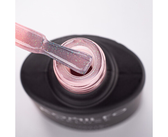 Зображення 2 Гель-лак напівпрозорий Komilfo Moon Crush 006 ніжно-бежевий, золотисто-зелені блискітки, 8 мл, Об'єм (мл, г): 8, Колір: 006