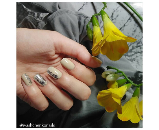 Зображення 5 Гель-лак Komilfo Deluxe Series D283 блідий жовто-оливковий, емаль, 8 мл, Об'єм (мл, г): 8, Колір: 283