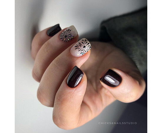 Зображення 4 Гель-лак Komilfo Deluxe Series D301 чорно-бордовий з мікроблиском, 8 мл, Об'єм (мл, г): 8, Колір: 301