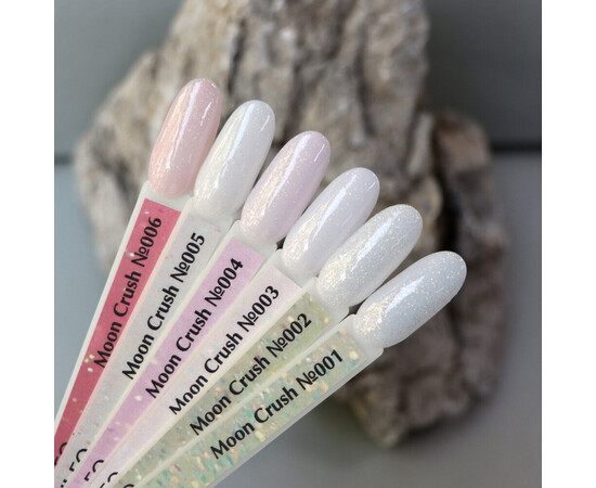 Зображення 3 Гель-лак напівпрозорий Komilfo Moon Crush 004 ніжно-рожевий, золоті блискітки, 8 мл, Об'єм (мл, г): 8, Колір: 004