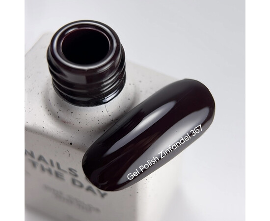Зображення 2 NAILSOFTHEDAY Gel Polish Zinfandel 367 темно-бордовий гель-лак, що перекривається в один шар, 10 мл, Об'єм (мл, г): 10, Колір: 367 Zinfandel